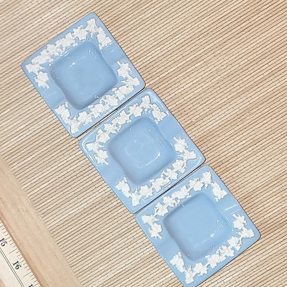 Wedgwood Queensware Ashtrays Trinket Dish Blue Embossed Grape Set of 3 - Picture 2 of 8